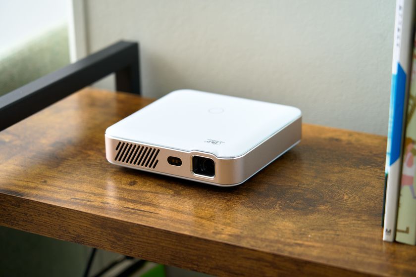 国内累計販売8万台突破のプロジェクター「カベーニ」シリーズ 最上位