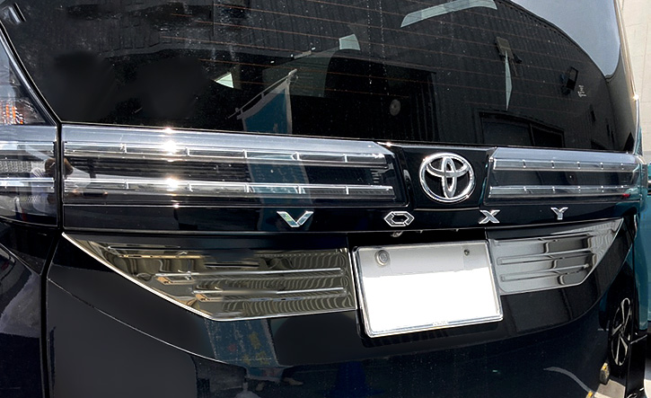 ノア・ヴォクシー90系用リアガーニッシュ REVIER(レヴィーア)｜NOAH