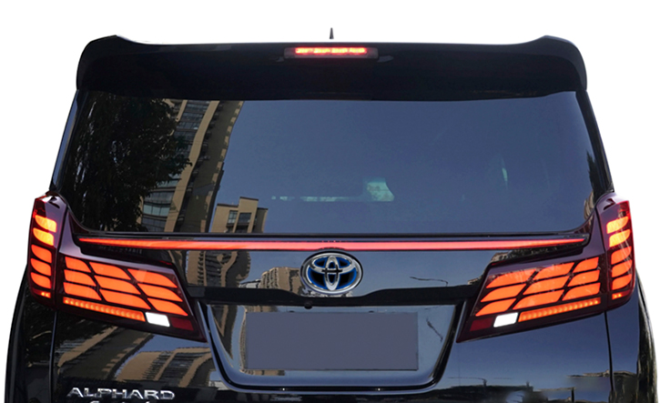 アルファード30系後期用LEDリアガーニッシュ REVIER(レヴィーア