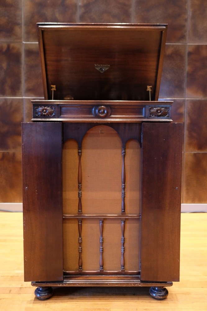 ビクトローラ クレデンザ｜蓄音機ギャラリー↴｜施設・設備