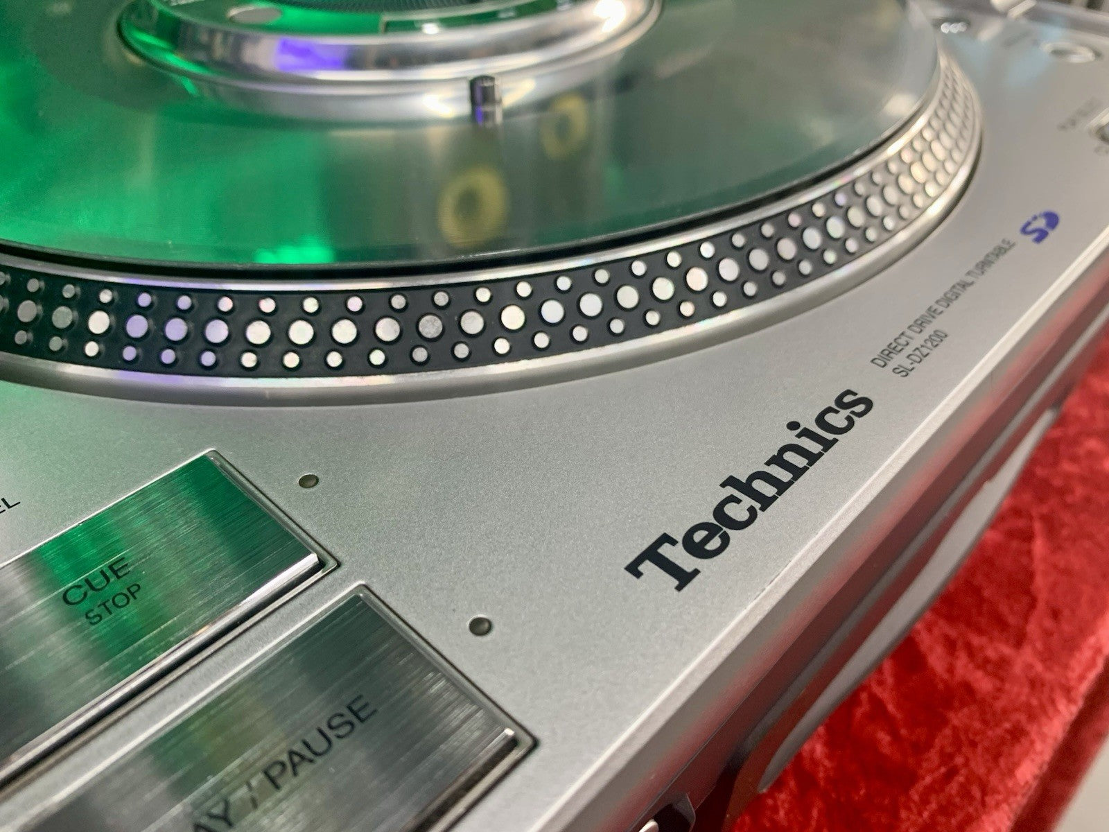 TECHNICS SL DZ1200 CDJ Stereo Compact Disc Player Vintage 2004