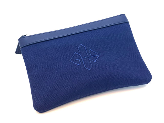 ANA、国際線ファースト・ビジネスのアメニティ刷新 英ETTINGERのポーチ