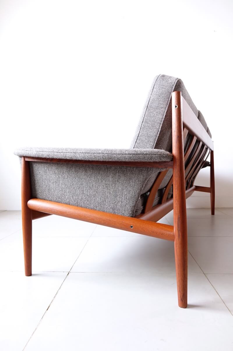 Bellbet | Three seat sofa by Grete Jalk グレーテヤルク ソファ