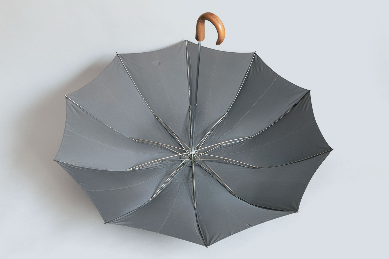 熟練職人がハンドメイドで作り上げる「折り畳み傘」の名品