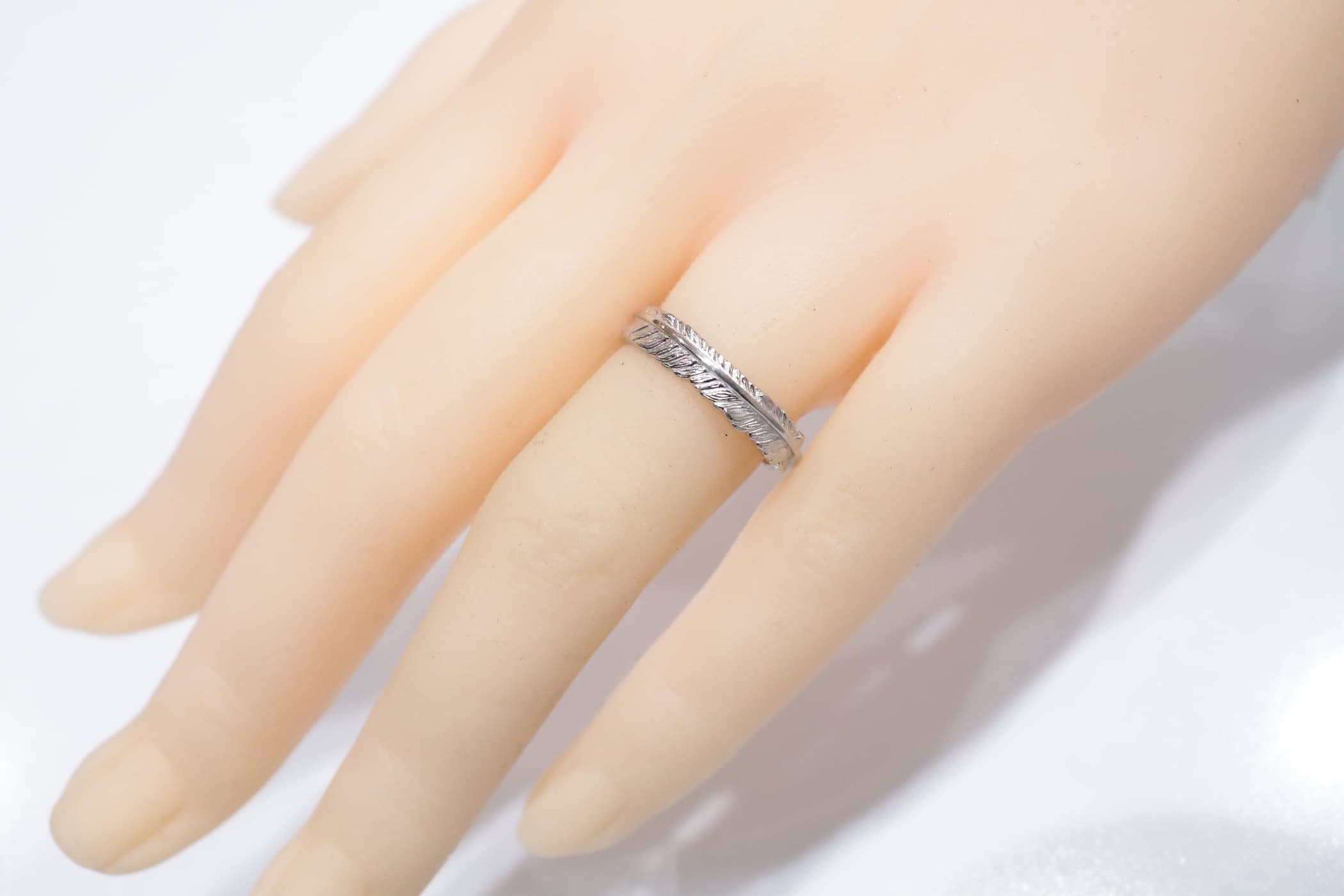 フェザーリング(4mm)｜Pt900｜ buff(バフ)