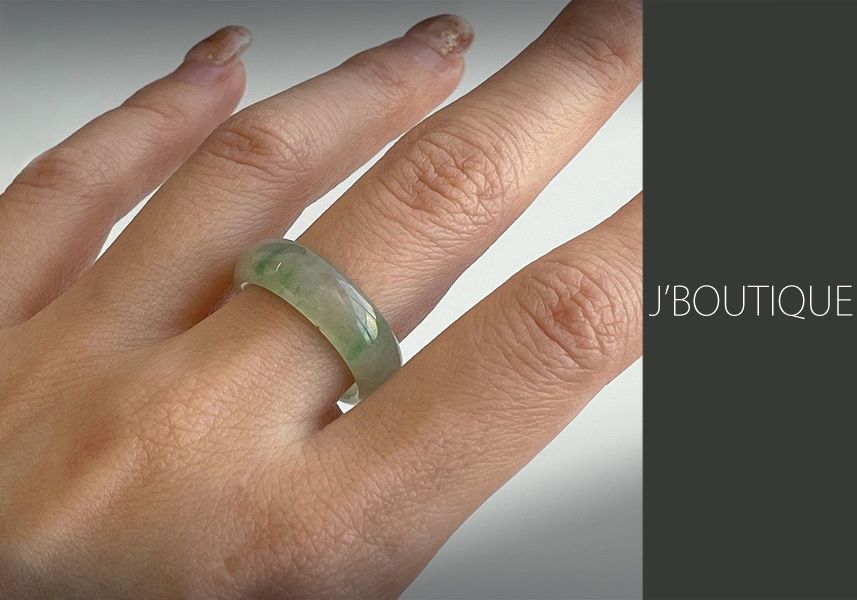 ミャンマー産天然無処理翡翠 くりぬき リング 指輪 微青緑 薄明緑 冰