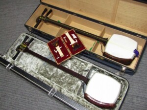 中棹 長唄三味線 紅木 金細 三つ折り 子持ち綾杉胴 犬皮 両面 ハード