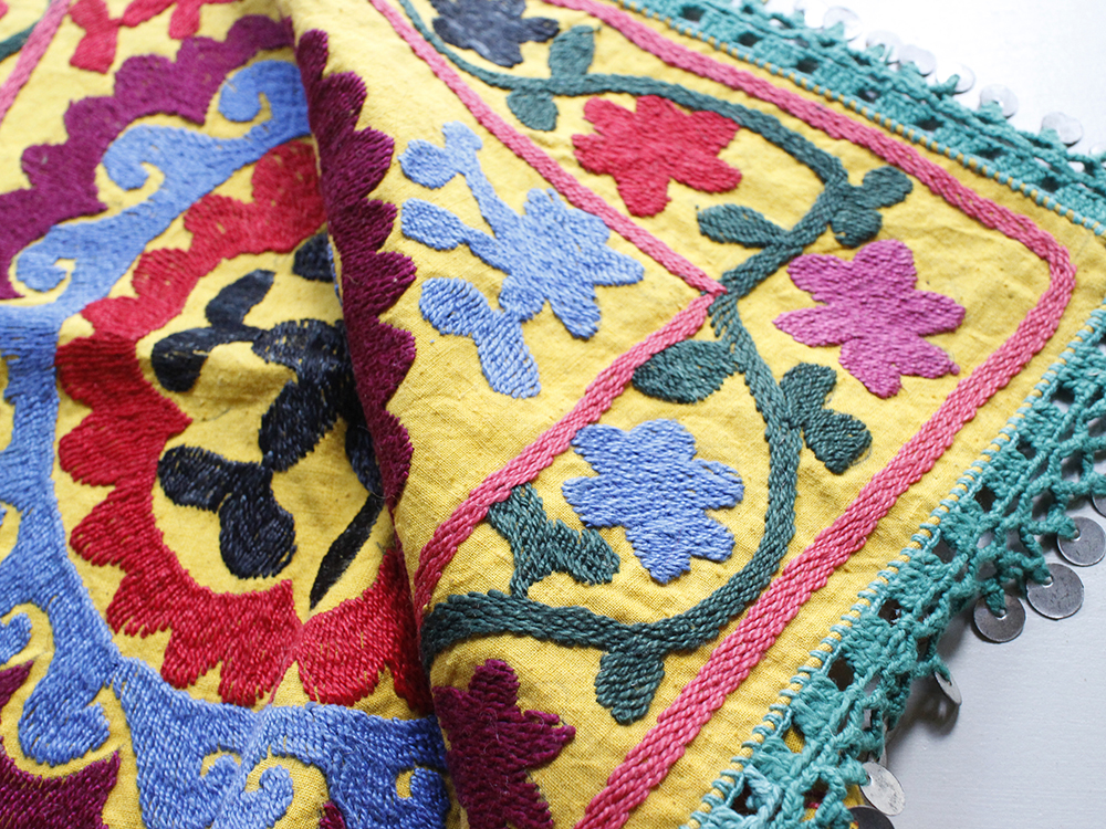 オールドスザンニ(スザニ)・ウズベキスタンの刺繍布 Uzbekistan Suzani