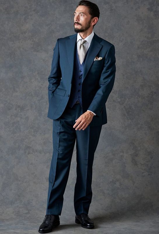 グリーン・カーキスーツ・ストライプのコーディネート（DORMEUIL