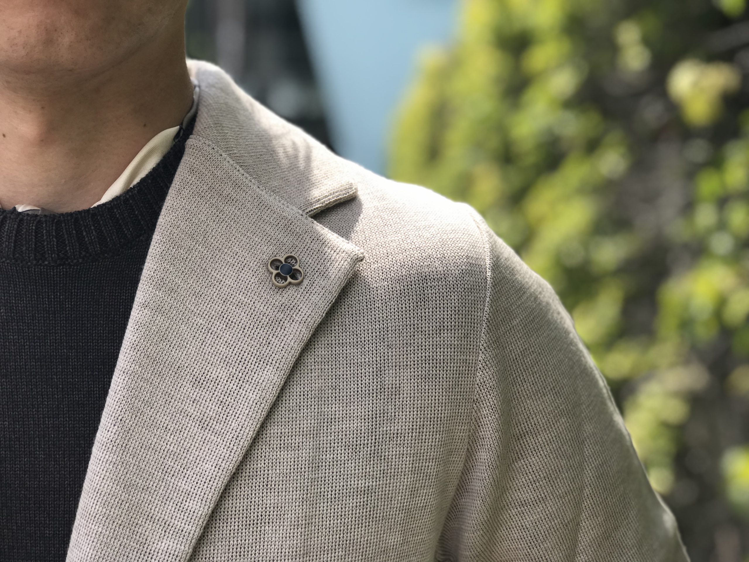 八分から九分咲きで見頃を迎えたLARDINI/ラルディーニのニット