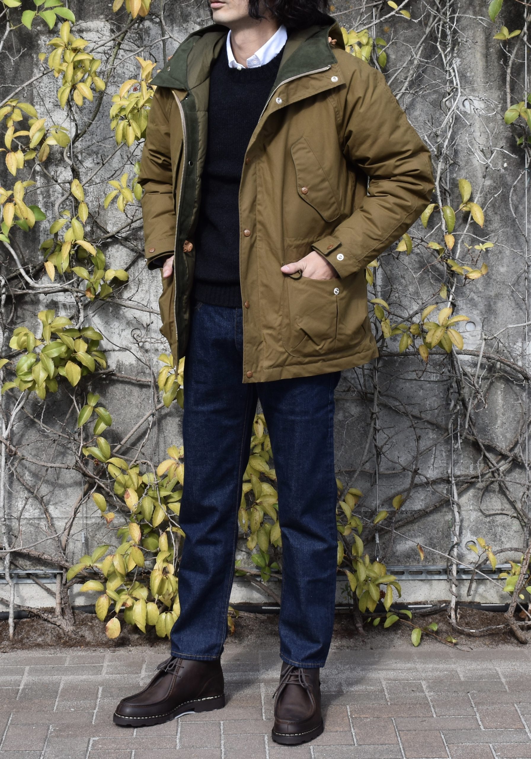 過酷なアウトドアにも耐えうるような男らしい表情ながら、着やすさや