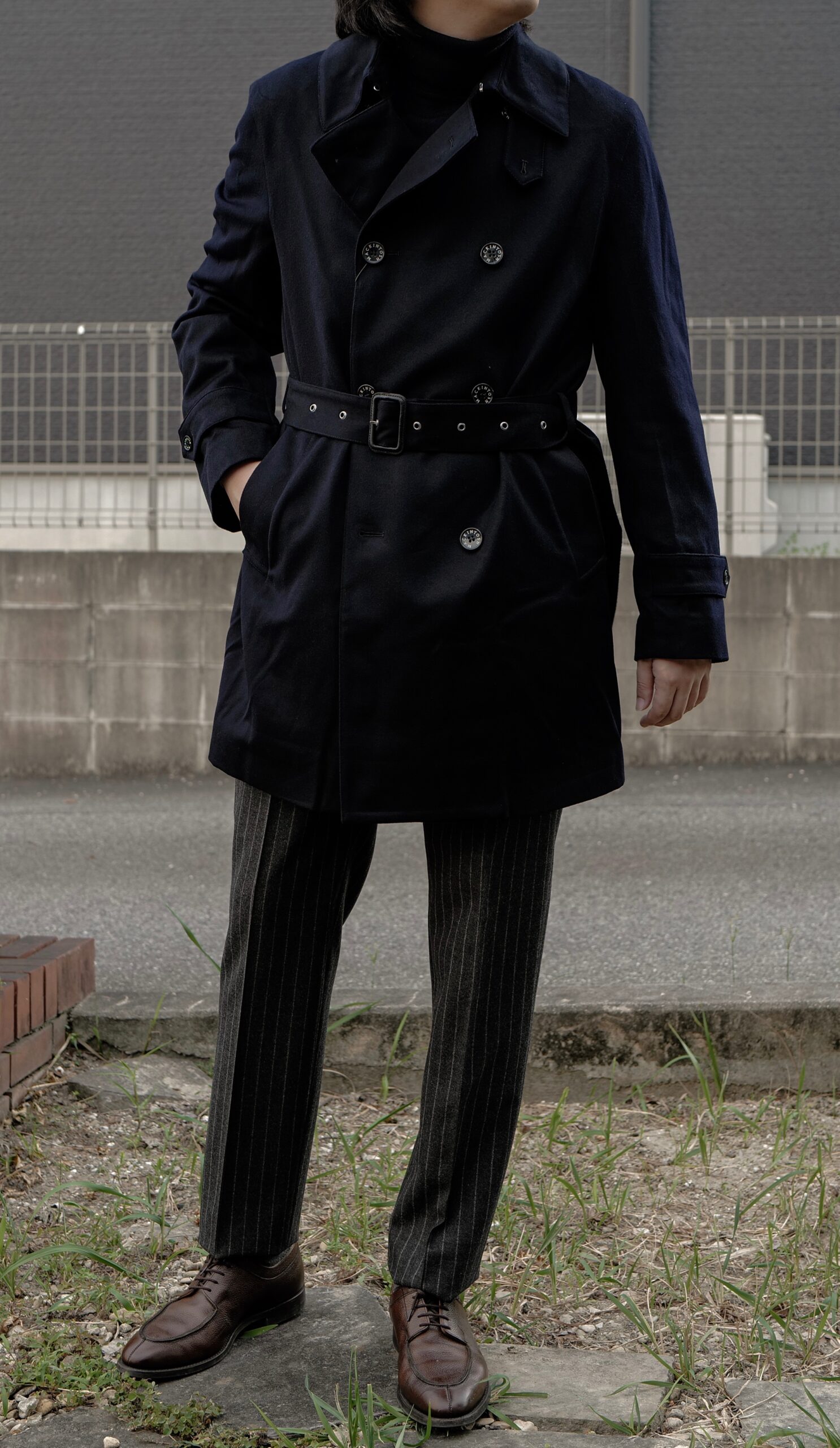 モダンにトレンチコートを着こなすなら【MACKINTOSH