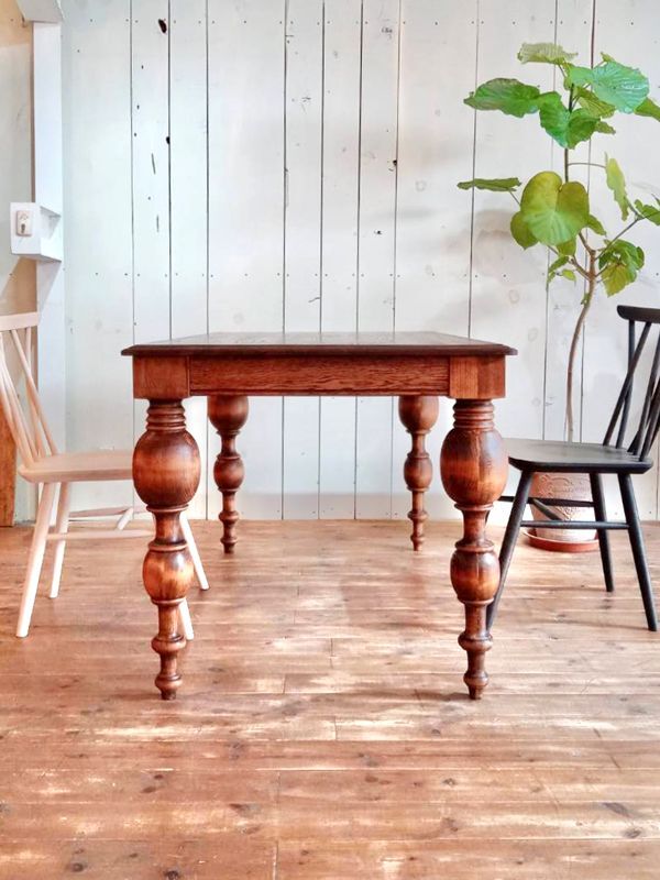 特注ろくろ脚のアンティーク調ターンドレッグダイニングテーブルW1400