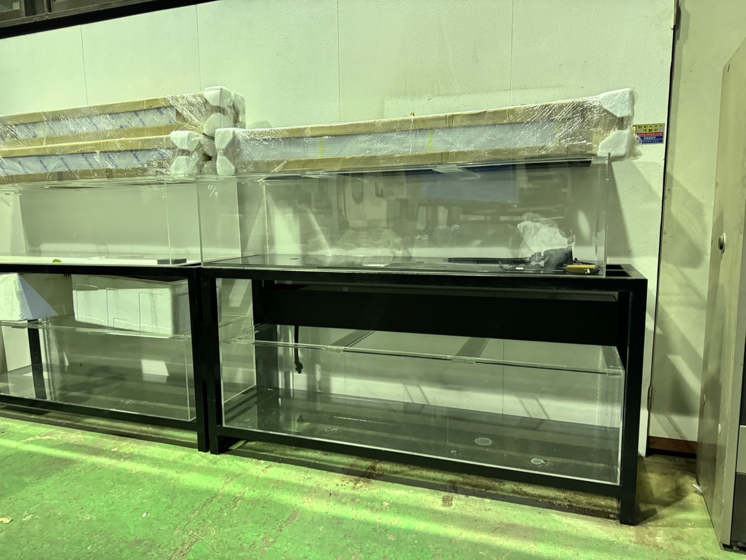 1800-600-450（上部セット・超美品） - アジアアロワナ・アクリル水槽