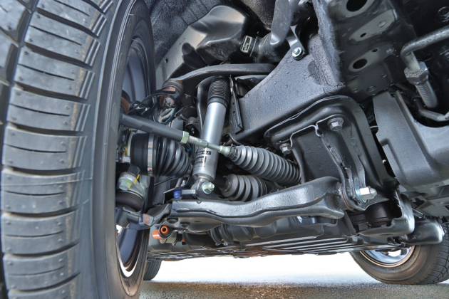 ハイエースの足回りをカスタム！オーリンズ・塩害ガード装着｜トランポ