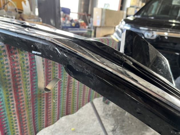 ヴォクシーのモデリスタフロントスポイラー割れ！新品交換修理！｜傷