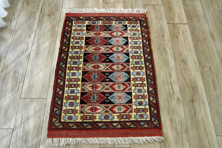 トライバルラグはエキゾチックな感性を秘めた手織り絨毯 | ラグマット