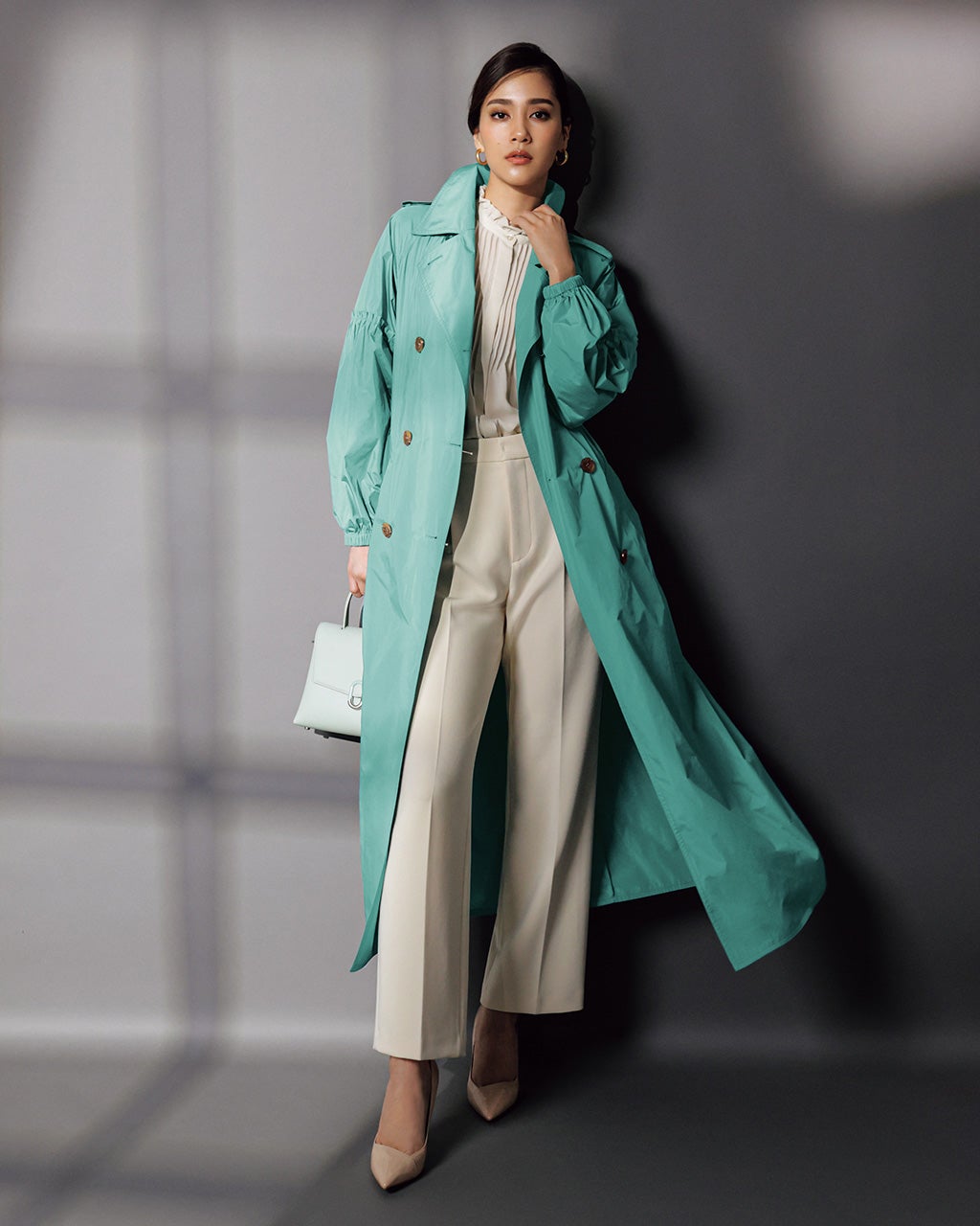 光沢タフタ・袖コンシャストレンチコート/DoCLASSE