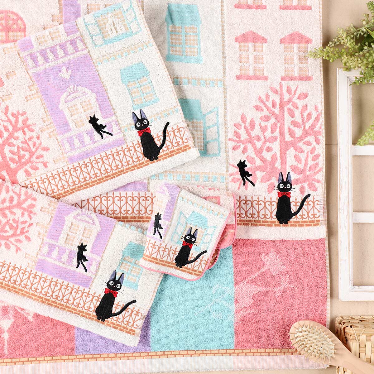 魔女の宅急便 ｢アパートメント｣ ミニタオル | どんぐり共和国そらのうえ店