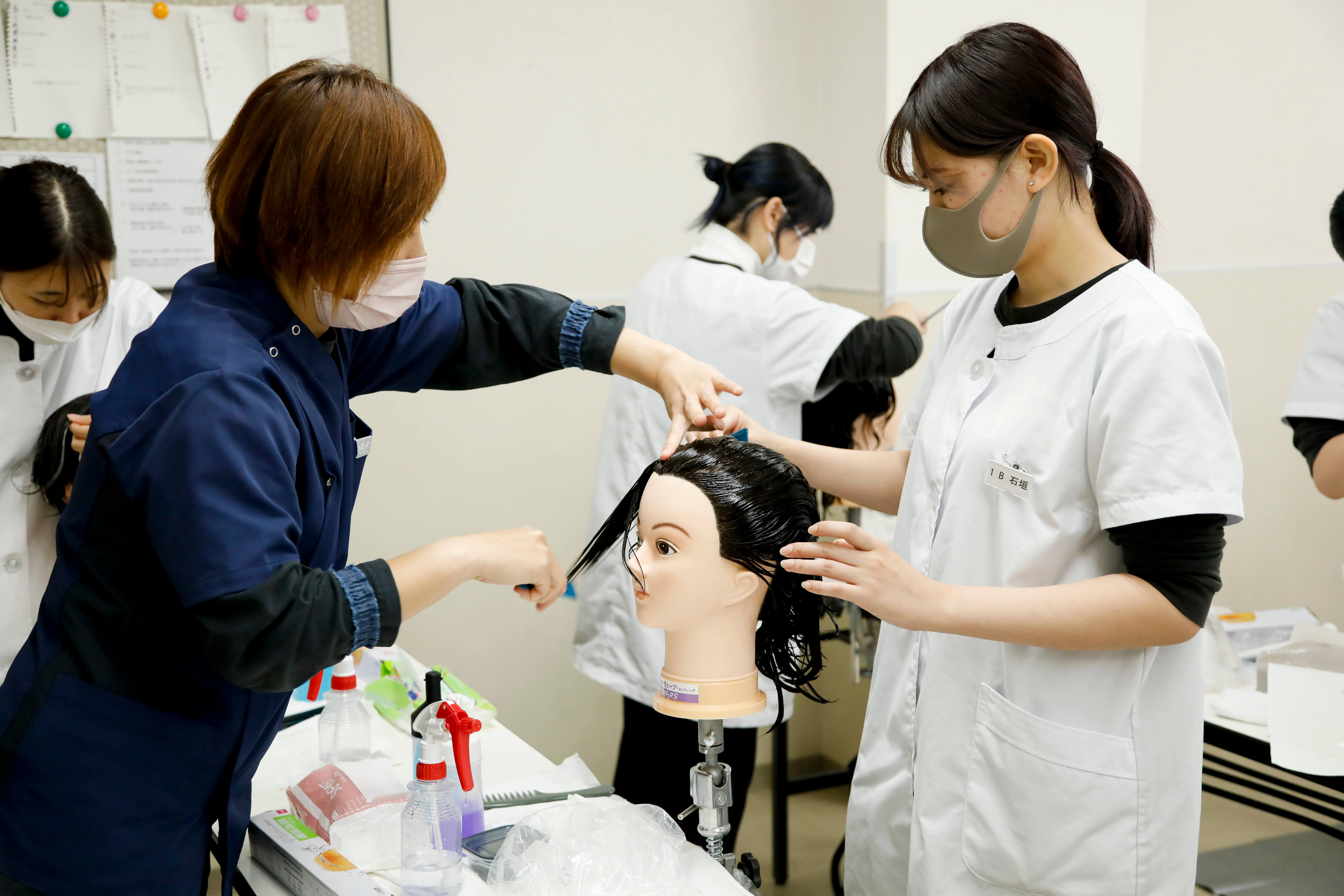美容師国家試験対策 | 就職・資格 | 大阪美容専門学校大阪美容専門学校