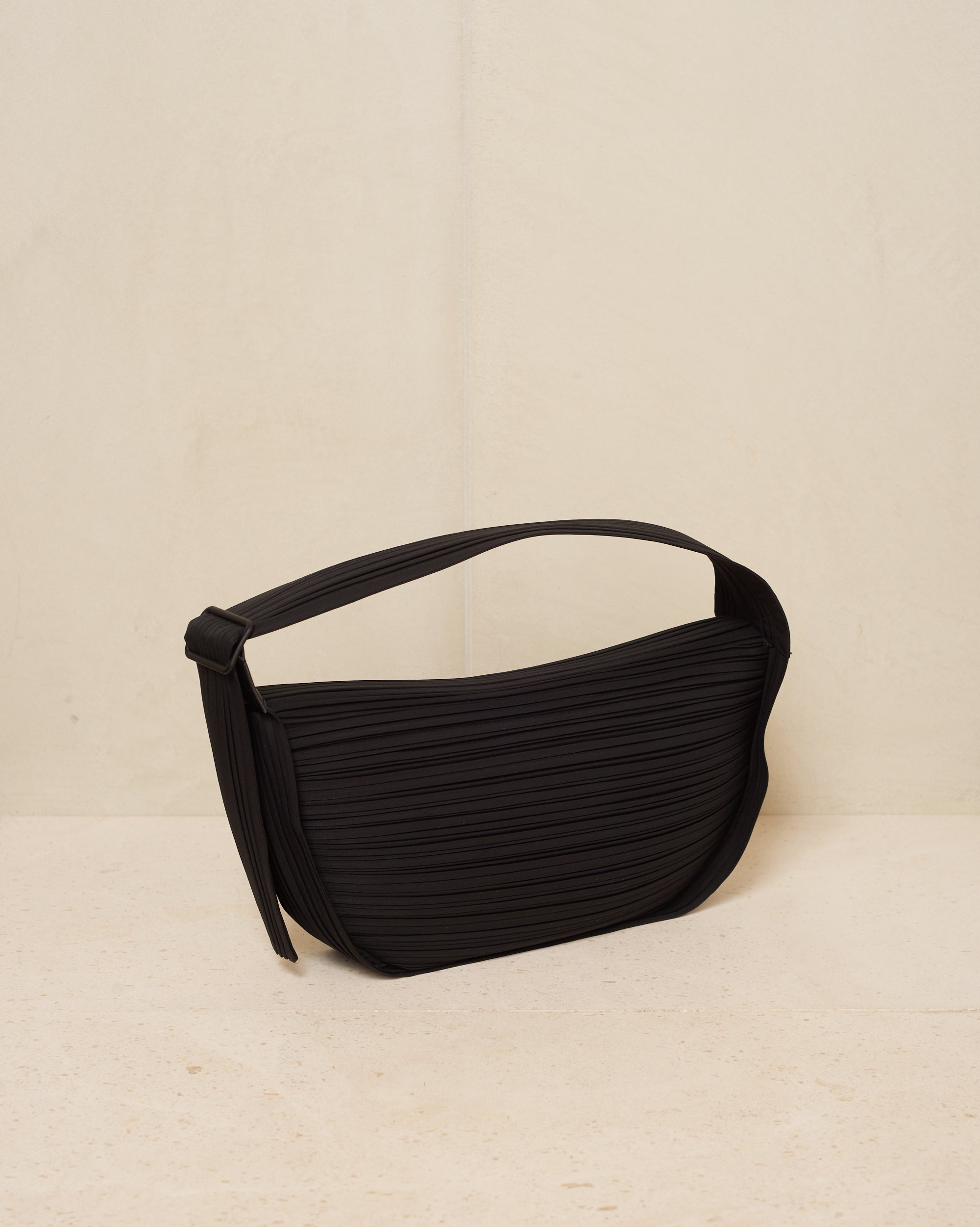 Pleats Please Black Half Moon Bag pp47ag522 - DILETTANTE – Dilettante