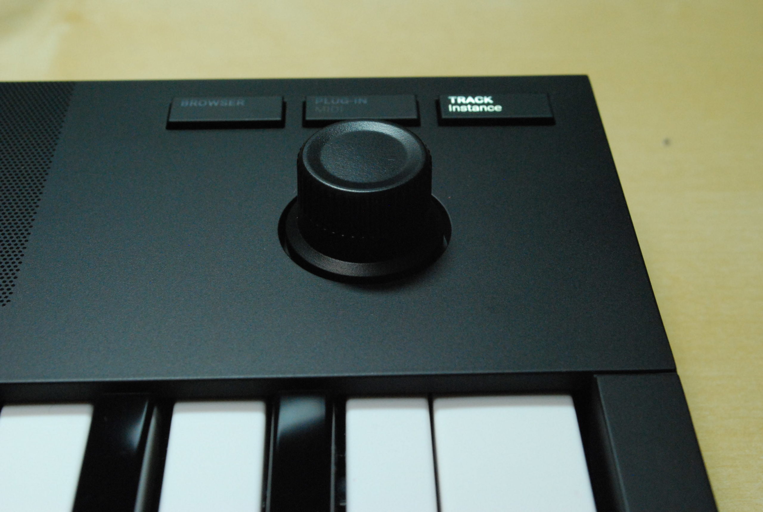 NIのMIDIキーボードがCubaseやStudio Oneにも対応。圧倒的に使いやすく