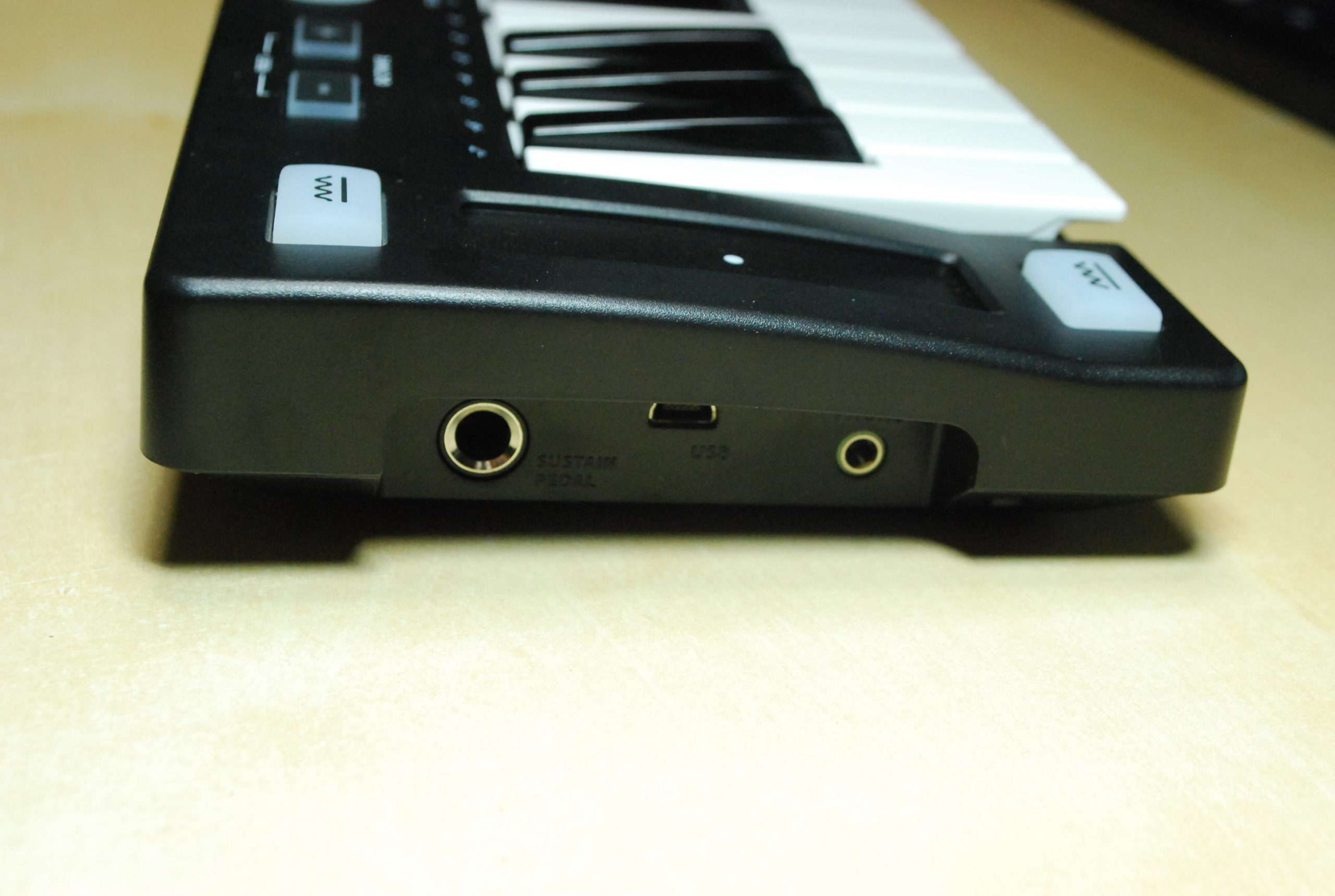 ドイツの老舗メーカー、Miditechが日本上陸。GM音源内蔵で電池でも動作