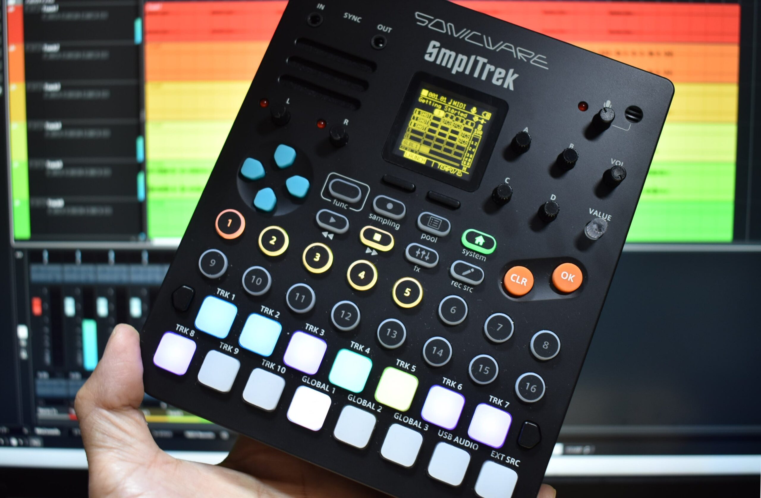 ゲームボーイ風のDAWマシン、SmplTrekが2.0にバージョンアップ！外で