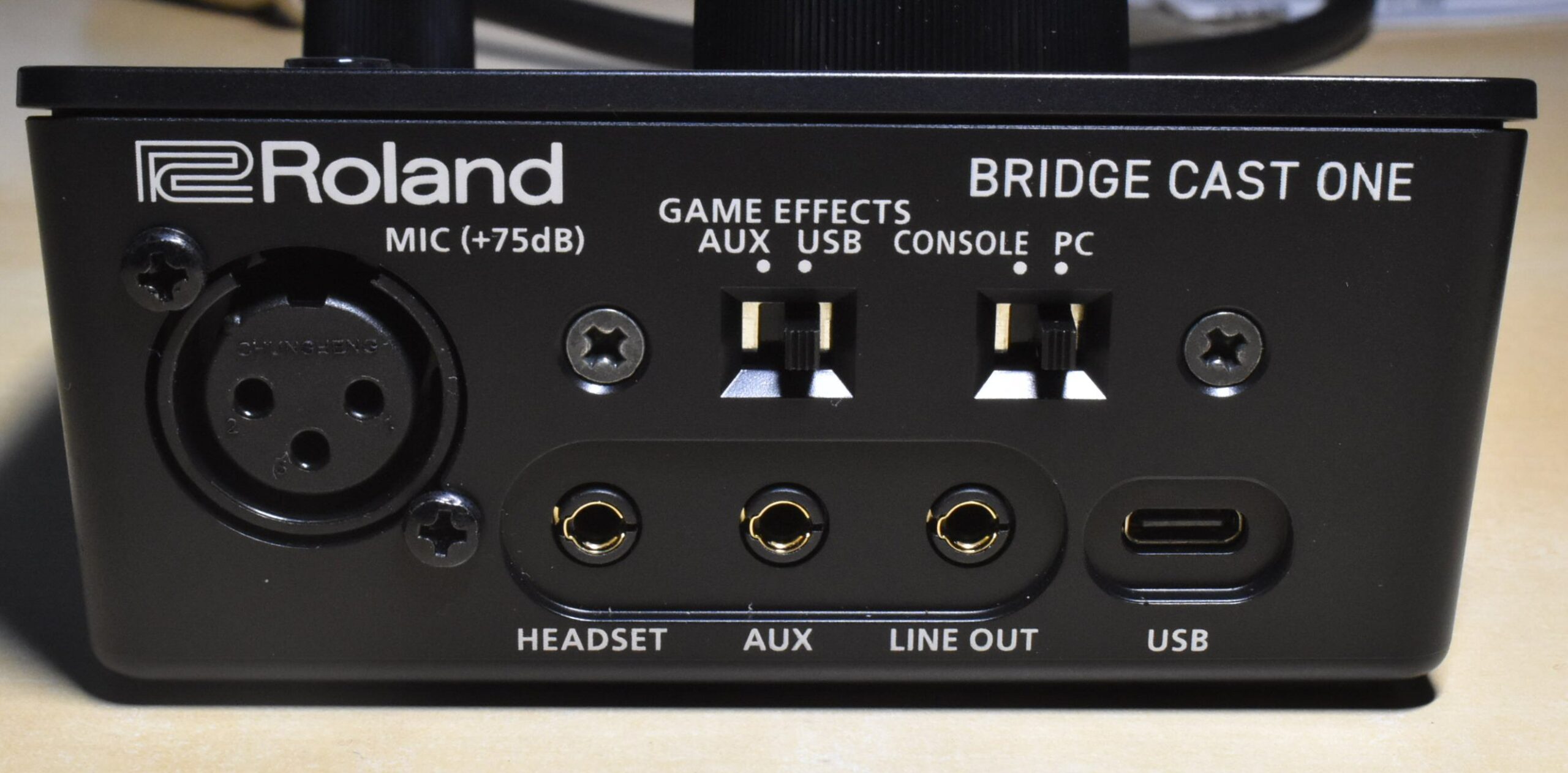 ゲーマー、配信者向けオーディオミキサー兼インターフェイスの