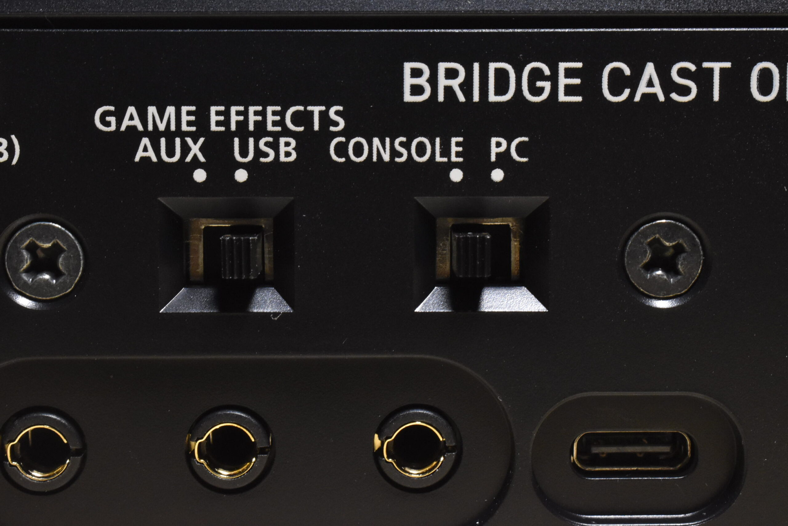 ゲーマー、配信者向けオーディオミキサー兼インターフェイスの