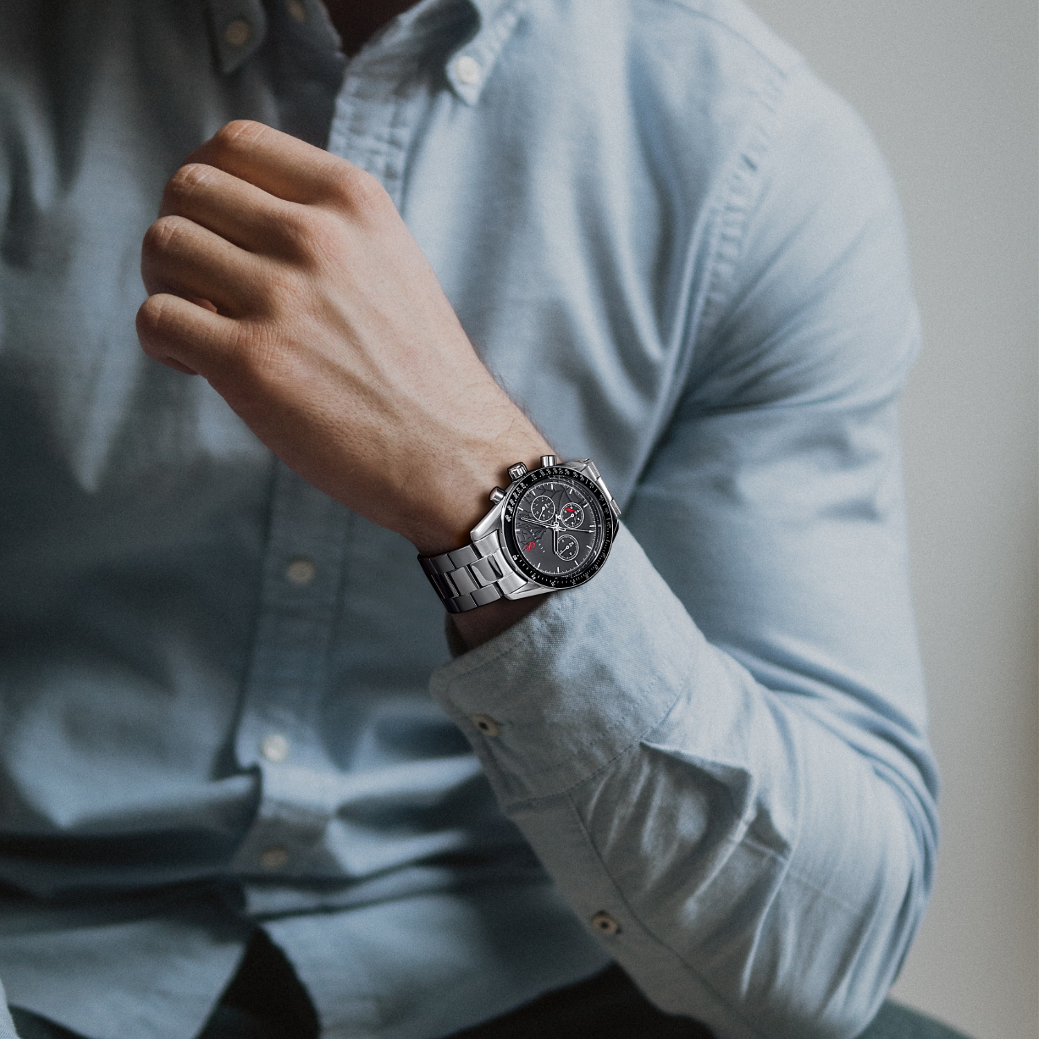 アニメ「ベルセルク」天然ダイヤ クロノグラフ腕時計 – 株式会社 東栄