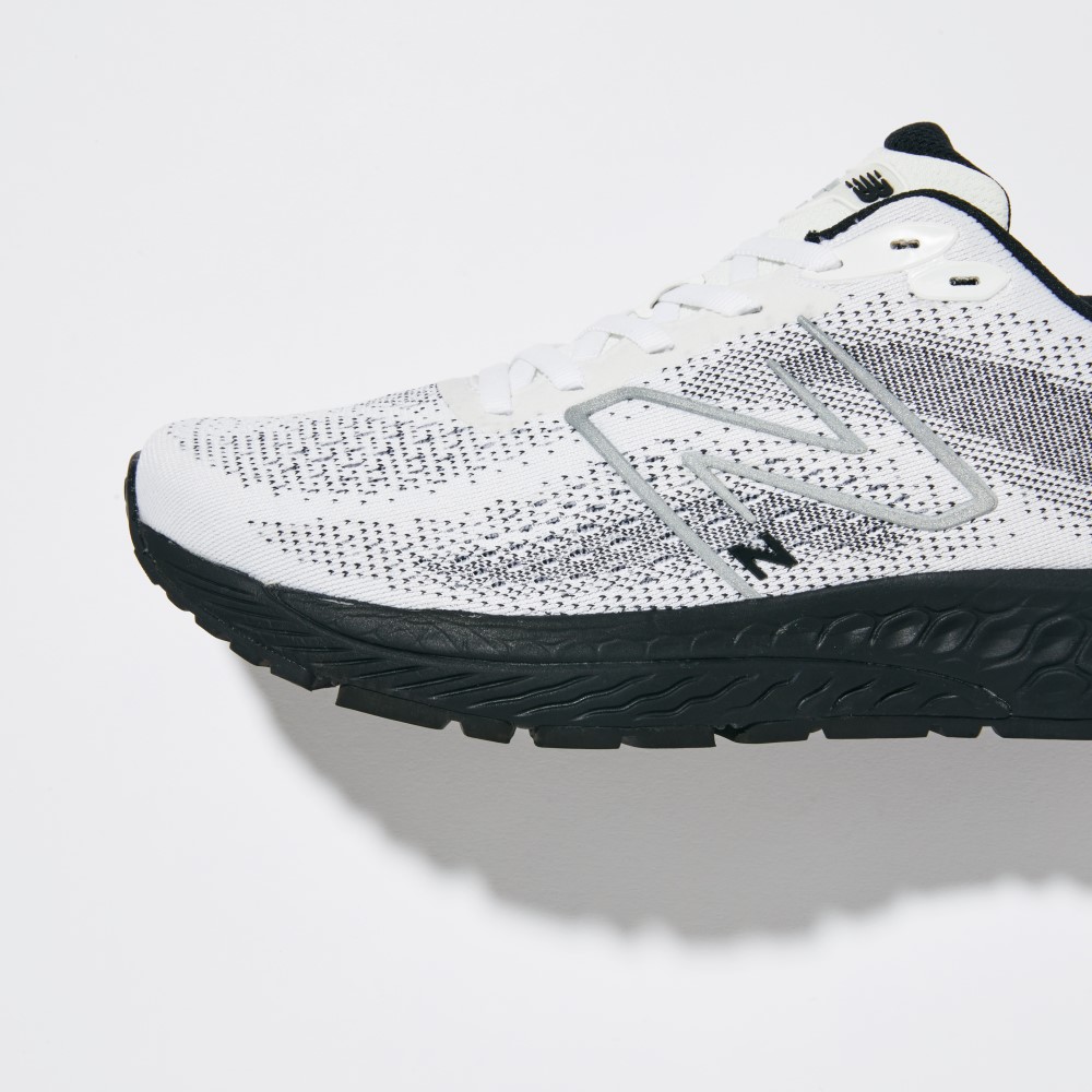 ニューバランス「フレッシュフォーム880」は“∞”の底ヂカラ！｜雑誌