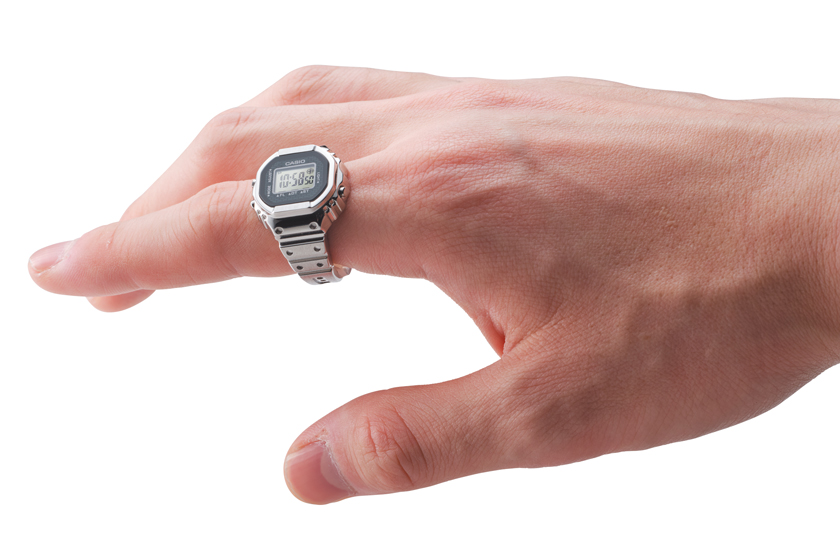 カシオウォッチが1/10スケールに!? ギフトにも最高なリングウォッチ