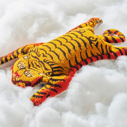 プレゼントにお困りの方に】湯たんぽにもクッションにもなる“充電式