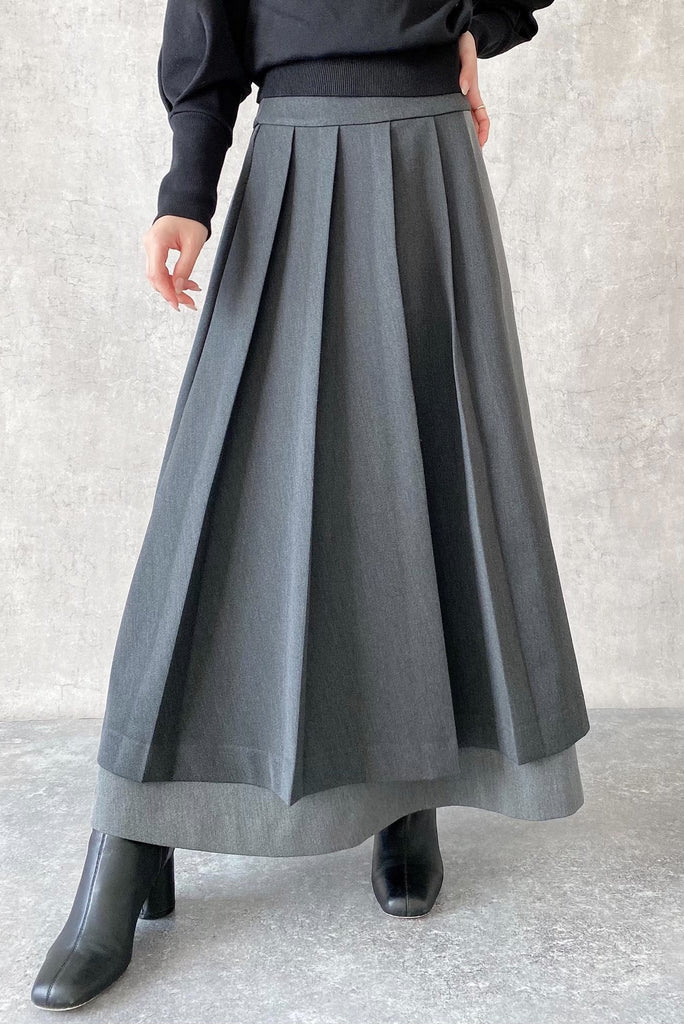 BICOLOR PLEATS SKIRT | Emélla公式通販サイト| 伊藤実祐プロデュース