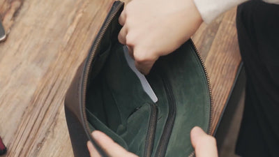 Evoon みがるサコッシュレザー【ブラック 3営業日以内に発送/ダーク