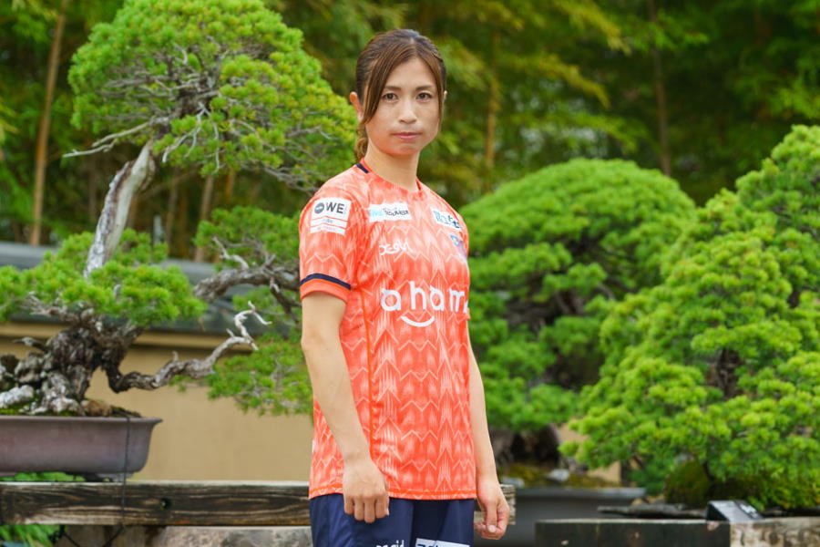 鮫島彩、初代ユニフォームのモデル担当で主将が反応 「サメちゃん着る