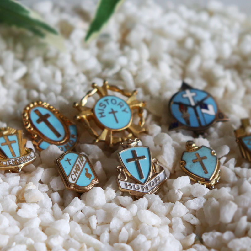 USAヴィンテージクリスチャンクロスピンバッジ水色HONOR｜アンティーク