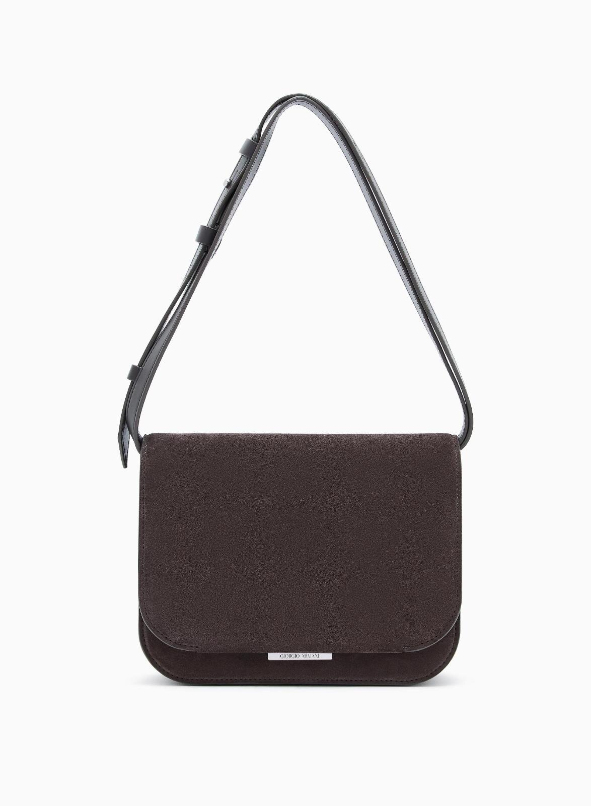 ジョルジオ アルマーニ“ジャケットのラペル”着想レザーバッグ