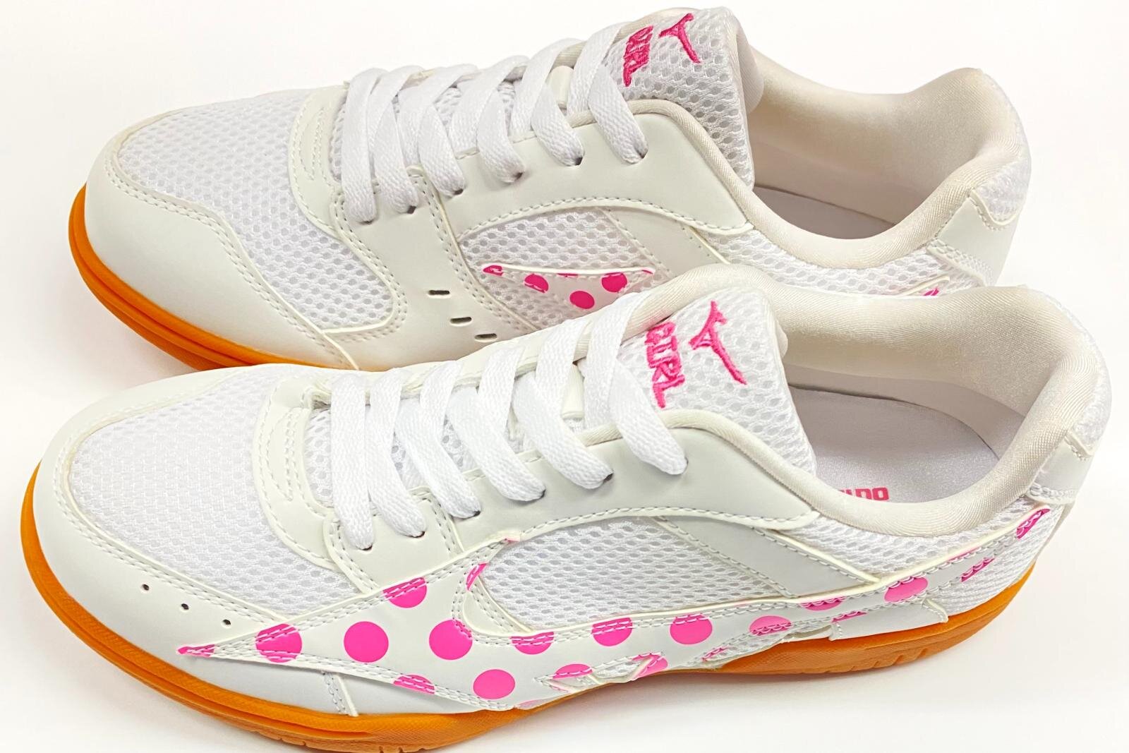 マノロ ブラニク25年春夏、“イエローの花刺繍”散りばめたハイヒールや