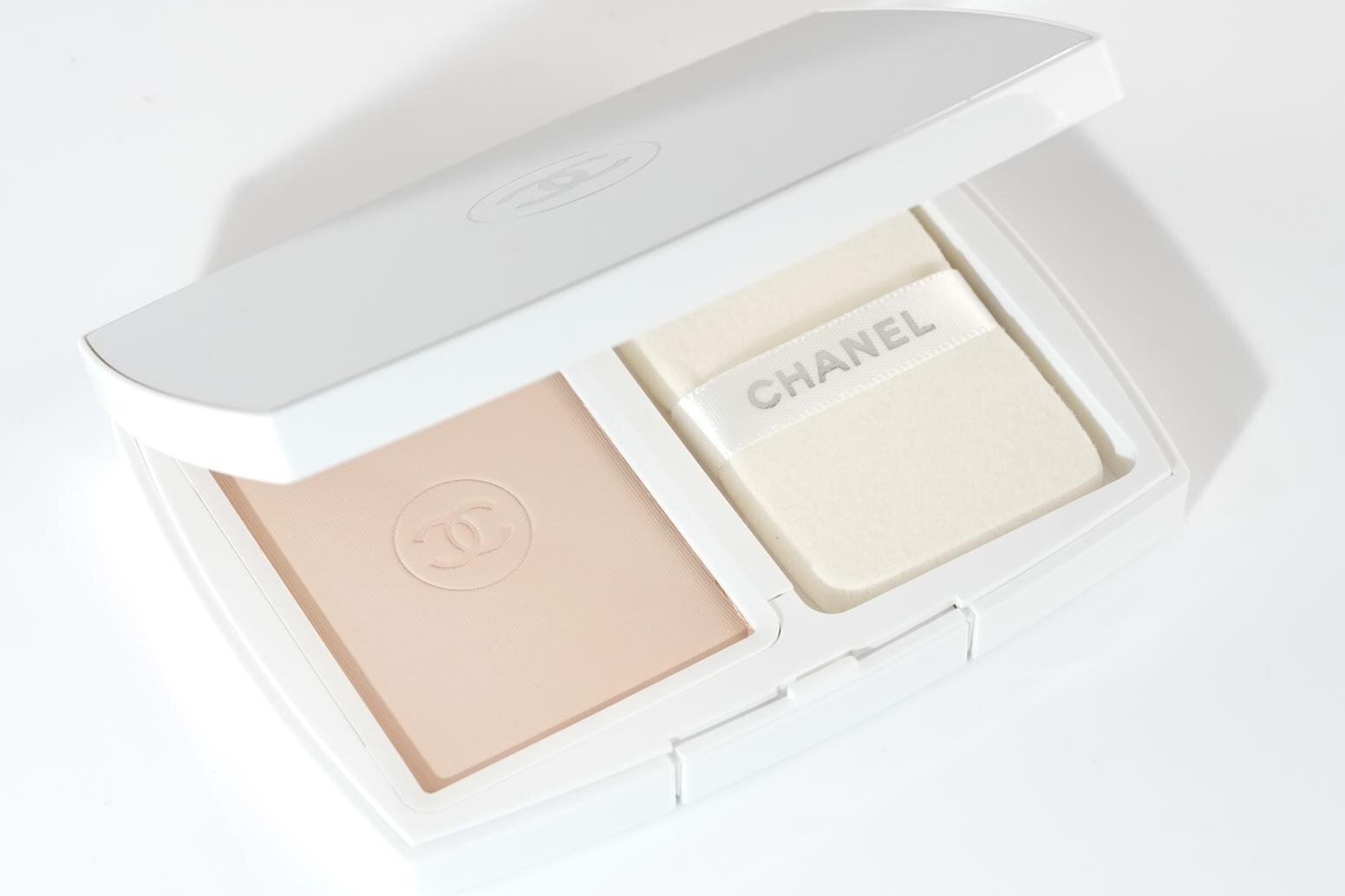 シャネルの新作目もと用クリーム「ル リフト クレーム ユー」ふっくら