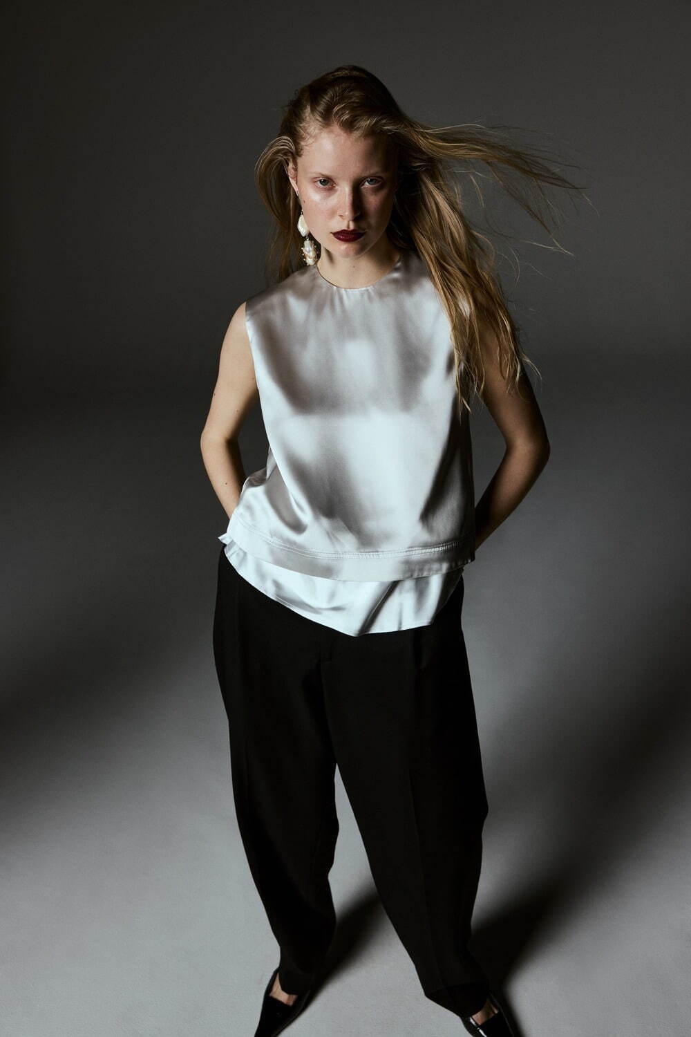 チノのブラックフォーマルウェアに新作、パールボタン付きダブル