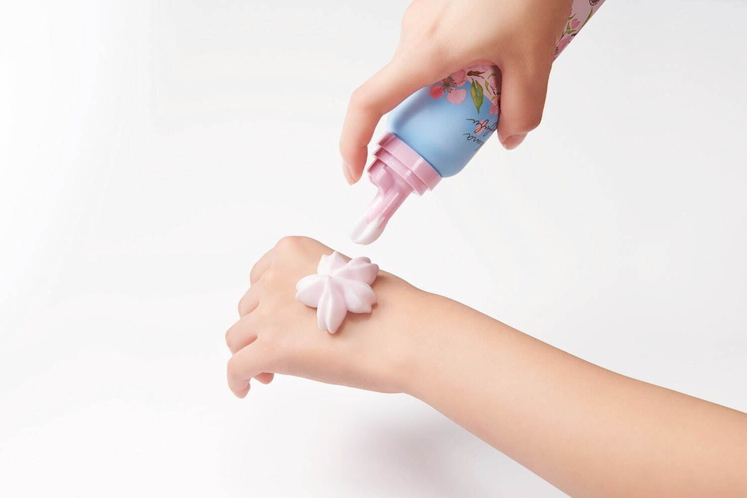 ハウス オブ ローゼ「さくらの香り」の24年春ボディケア、“桜型ムース