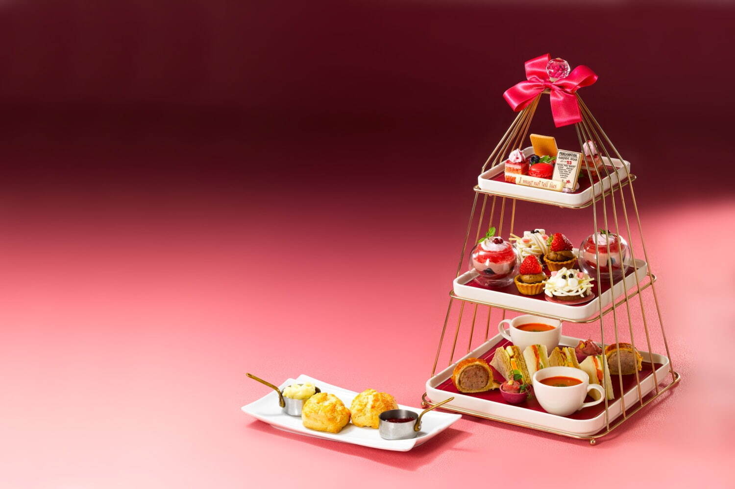 スタジオツアー東京「アンブリッジ教授のアフタヌーンティー」が苺