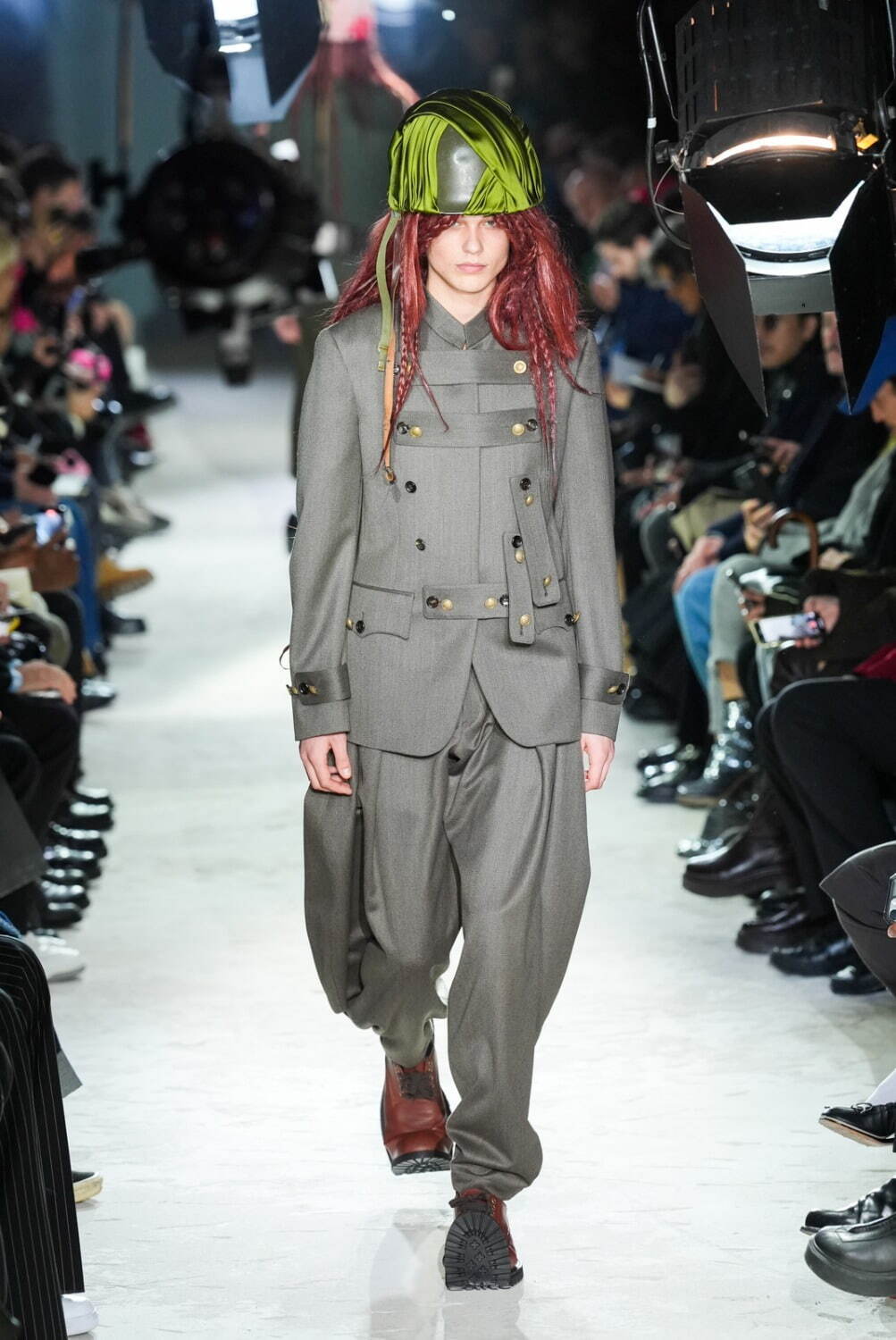 コム デ ギャルソン・オム プリュス 2025年秋冬コレクション - 砕かれ