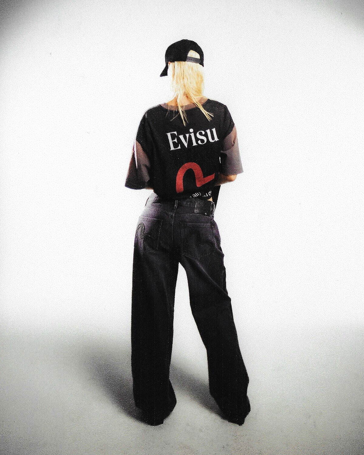 カモメマークデニム”のエヴィスから新作ウェア、バギージーンズや虎