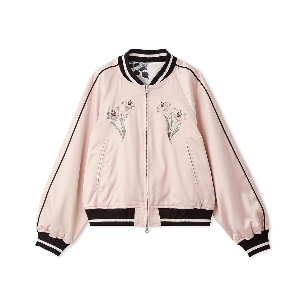 リリー ブラウン×ケイタマルヤマの“花刺繍”スカジャン、花柄フリル