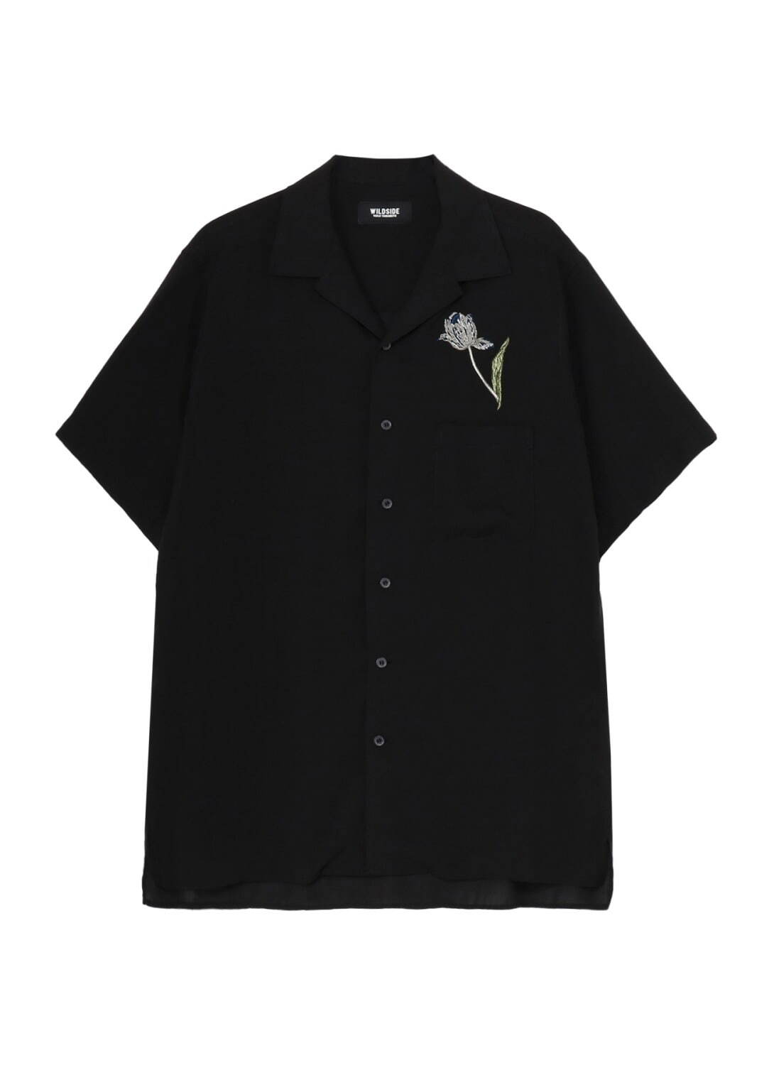 ワイルドサイド ヨウジヤマモト“花刺繍”の半袖シャツ、色味を抑えた椿