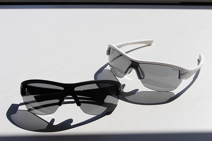 アヤメがスポーツサングラスブランド「スワンズ」とコラボ - 男女兼用