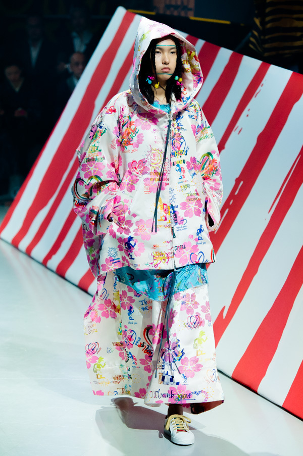 ヴィヴィアン・ウエストウッド アングロマニア“祭り”会場で魅せる